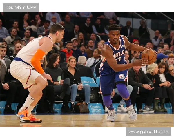 尼克斯鏖战篮网巅峰对决纽约德比再掀篮球激情风暴 尼克斯鏖战篮网巅峰对决纽约德比再掀篮球激情风暴