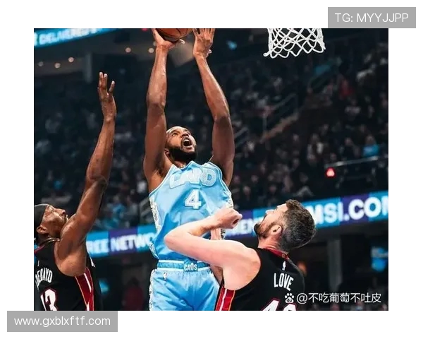 克利夫兰骑士迎战劲敌全场鏖战展现团队精神与胜利渴望