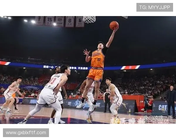 CBA激战上海久事迎战天津队全力争胜展现篮球魅力