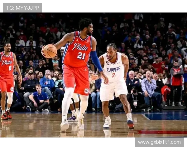 乔尔恩比德如何在NBA赛场上展现统治力与领导才能的传奇之路 乔尔恩比德如何在NBA赛场上展现统治力与领导才能的传奇之路