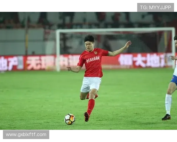 广东恒大与鲁能泰山的巅峰对决谁将笑到最后引发球迷热议